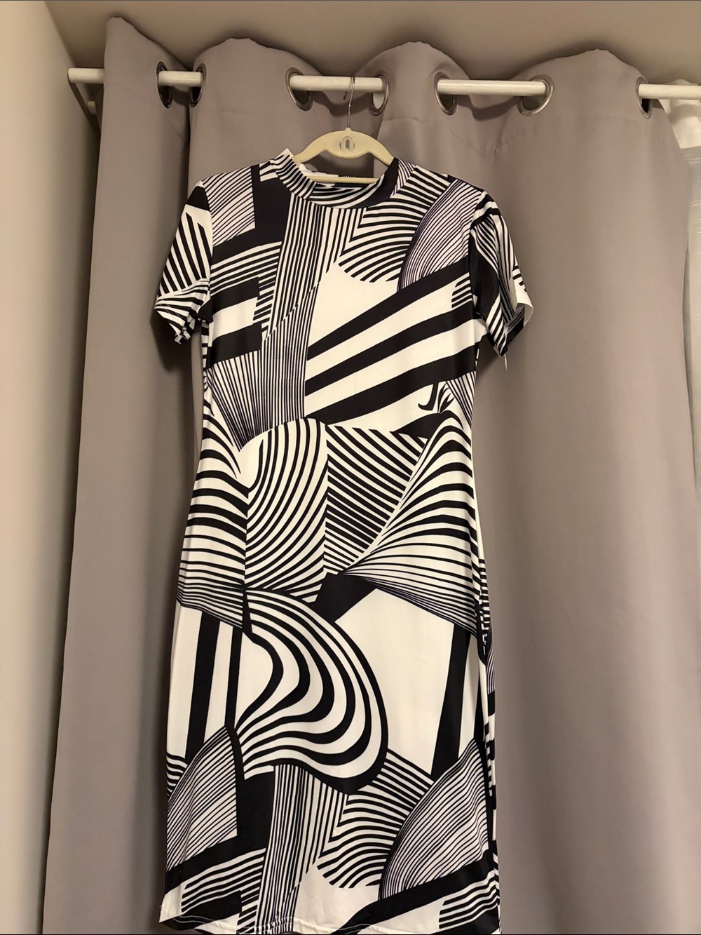 Black & White Geometric Short Sleeve Dress